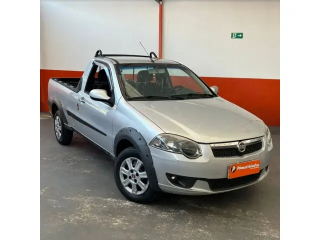 Carro Fiat Strada 2013 Trekking 1.6 16V (Flex)