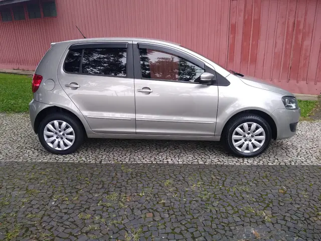 Carro Volkswagen Fox 2014 1.0 TEC (Flex) 4p