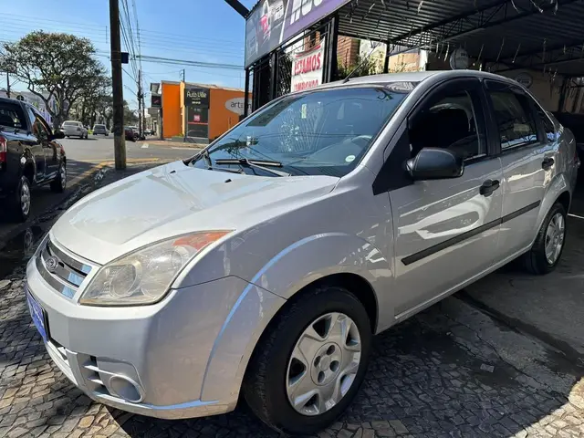 Carro Ford Fiesta Sedan 2010 1.0 (Flex)