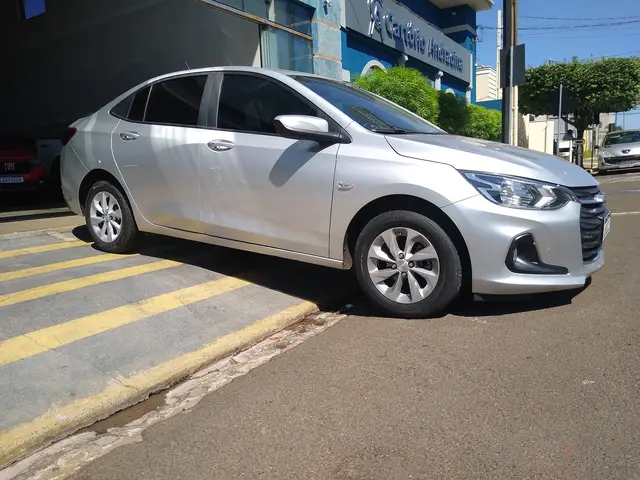 Carro Chevrolet Onix Plus 2020 1.0 LT (Flex)