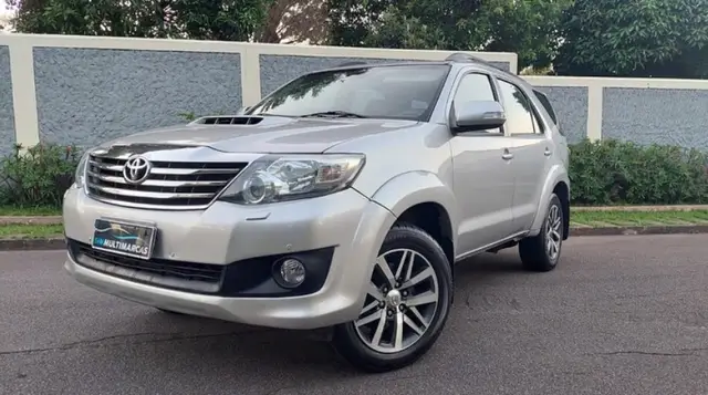 Carro Toyota Hilux SW4 2013 3.0 TDI 4x4 SR 5L