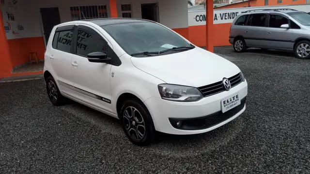 Carro Volkswagen Fox 2014 1.0 TEC (Flex) 4p