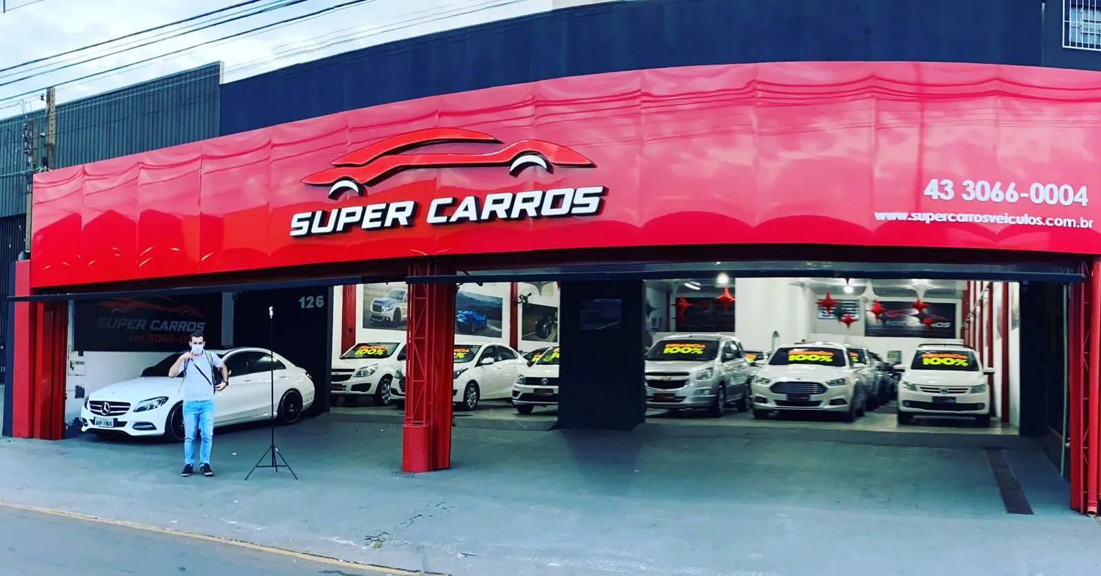 Fachada da loja Veículos à venda em Super Carros - Londrina - PR | Mobiauto