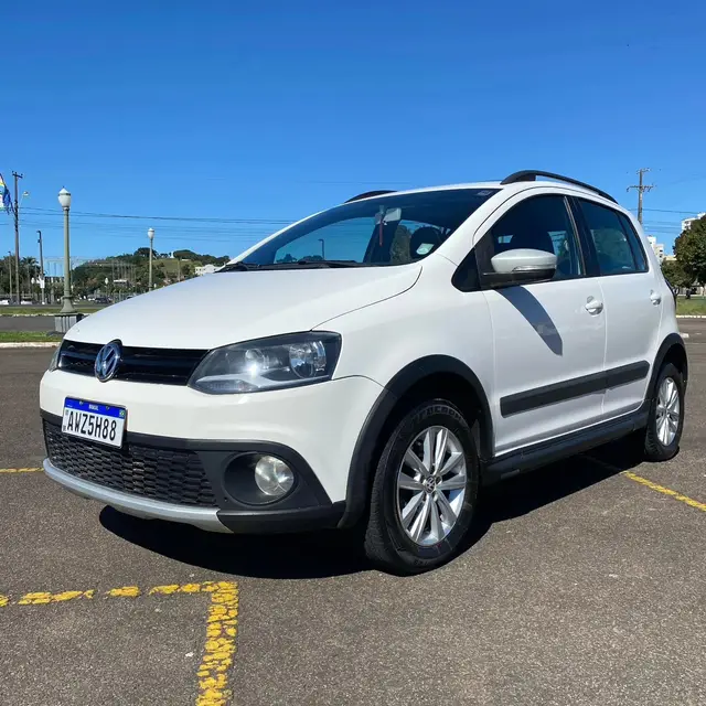 Carro Volkswagen CrossFox 2014 1.6 VHT (Flex)