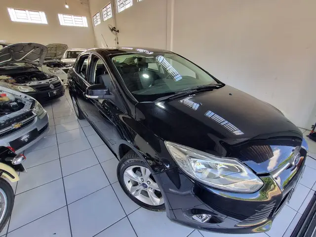 Carro Ford Focus Hatch 2015 SE 2.0 16V PowerShift