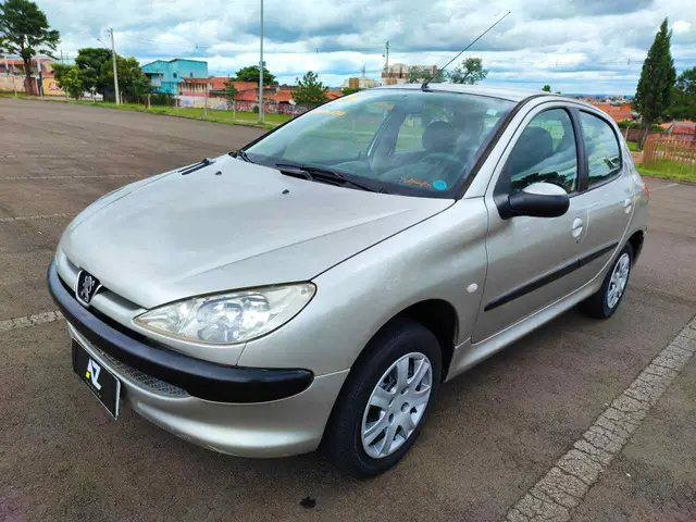 Carro Peugeot 206 2004 Hatch. Presence 1.4 8V 2p