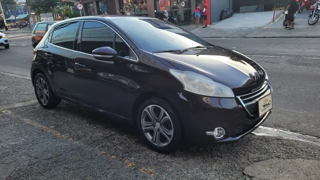 Carro Peugeot 208 2015 Griffe 1.6 16V (Flex)