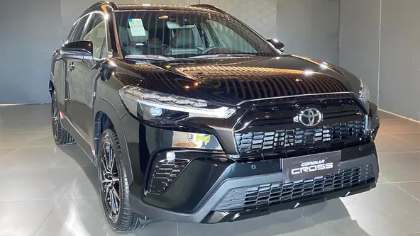 SUV da Toyota mudou para melhor na linha 2025 e quer incomodar Jeep Compass	