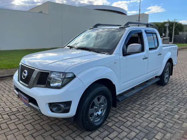 Carro Nissan Frontier 2015 2.5 TD CD 4x4 SV Attack (Aut)
