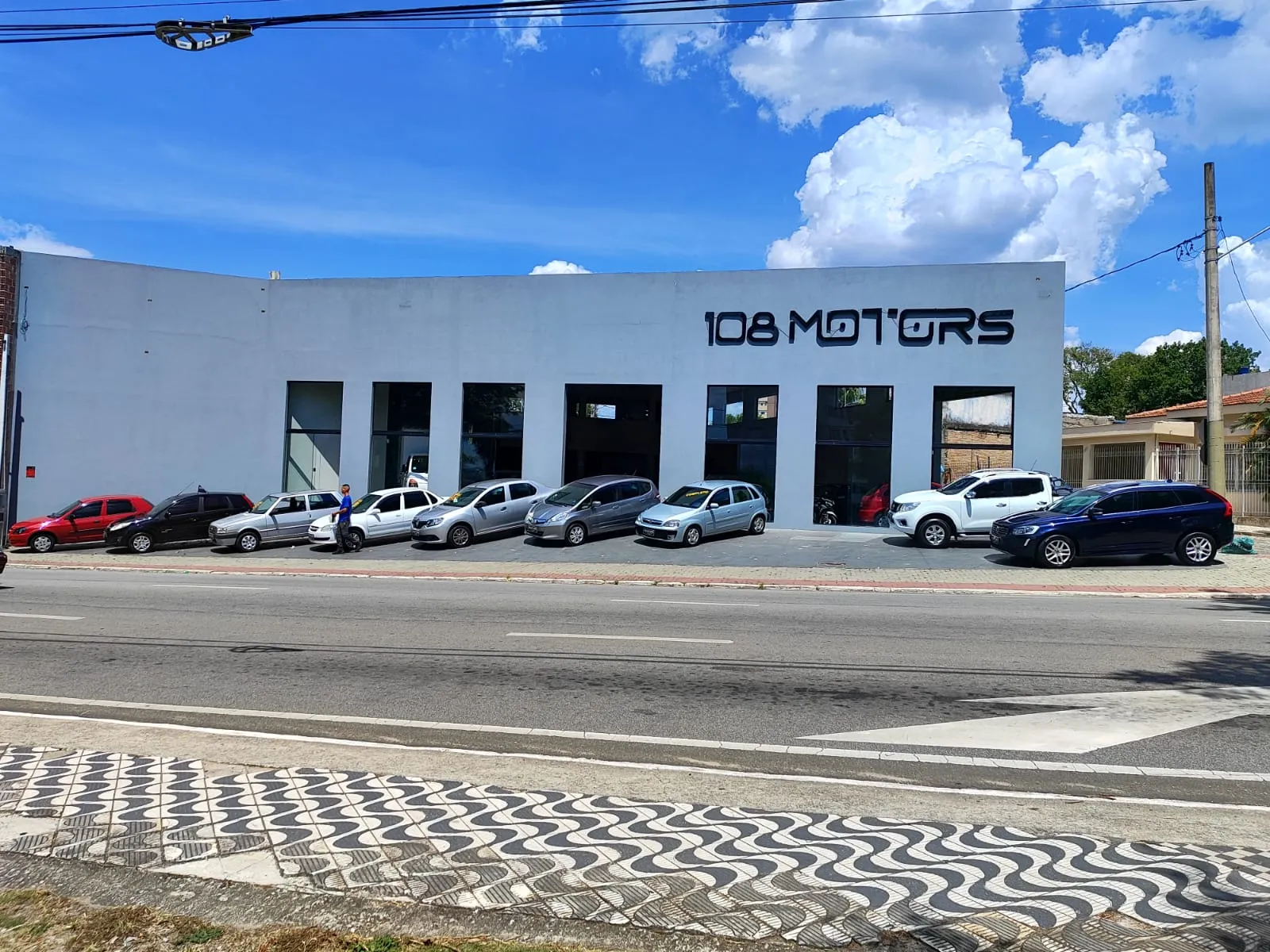 Fachada da loja Veículos à venda em ADG MOTORS COMERCIO DE VEICULOS LTDA - São José dos Campos - SP | Mobiauto