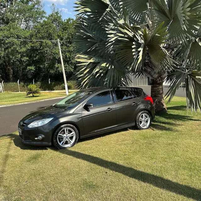 Carro Ford Focus Hatch 2015 SE 2.0 16V PowerShift