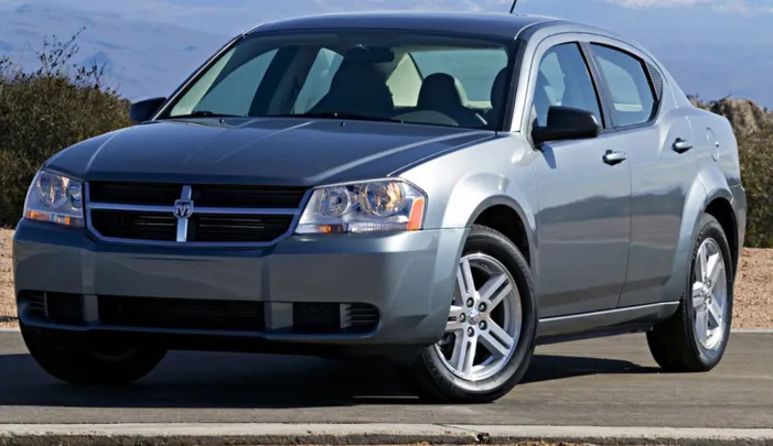 Antes de ser o baby Jeep, Avenger batizava o nome de sedan da marca norte-americana