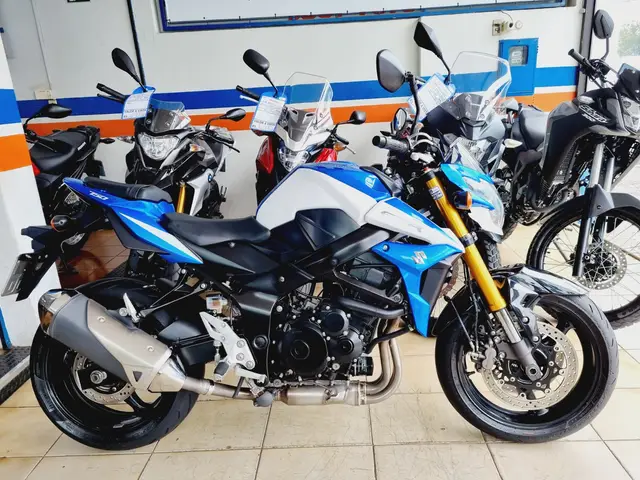Carro Suzuki GSR 750 2016 GSR 750ZA