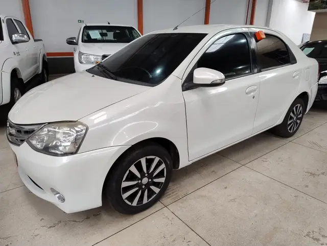 Carro Toyota Etios Sedan 2016 Platinum 1.5 (Flex)