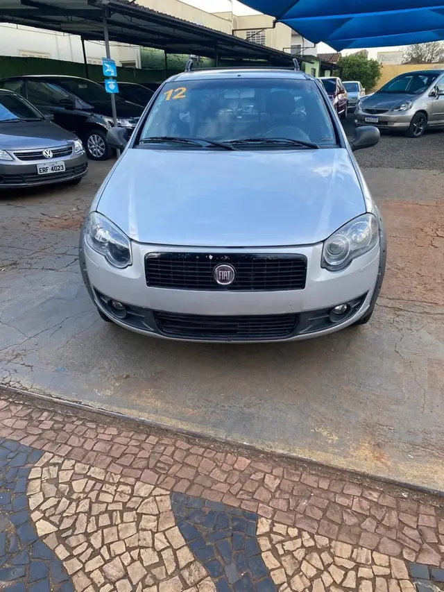 Carro Fiat Strada 2012 Trekking 1.4 (Flex)