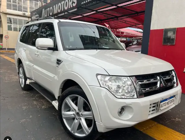 Carro Mitsubishi Pajero Full 2014 HPE 3.8 3p