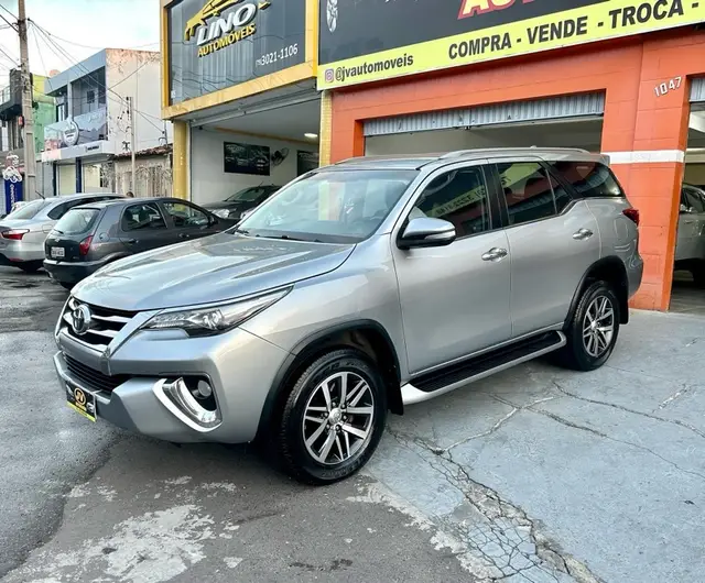 Carro Toyota SW4 2017 2.8 TDI SRX 5L 4x4 (Aut)