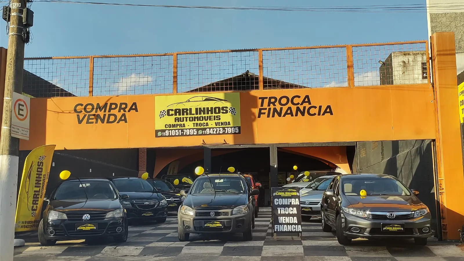 Fachada da loja Veículos à venda em CARLINHOS AUTOMOVEIS - Atibaia - SP | Mobiauto