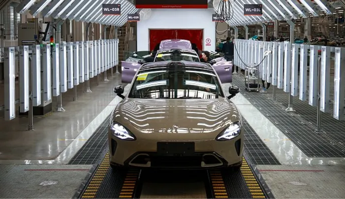 Com mais de 800 robôs e 600 processos, a fábrica do SU7 chama atenção por sua tecnologia de ponta 