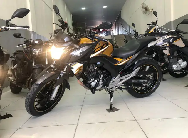 Carro Honda CB 250F Twister 2020 Standard