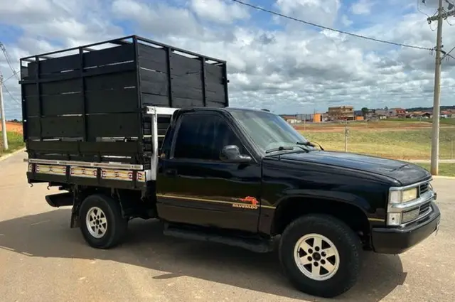 Carro Chevrolet Silverado 1998 Pick Up 4.1 MPFi