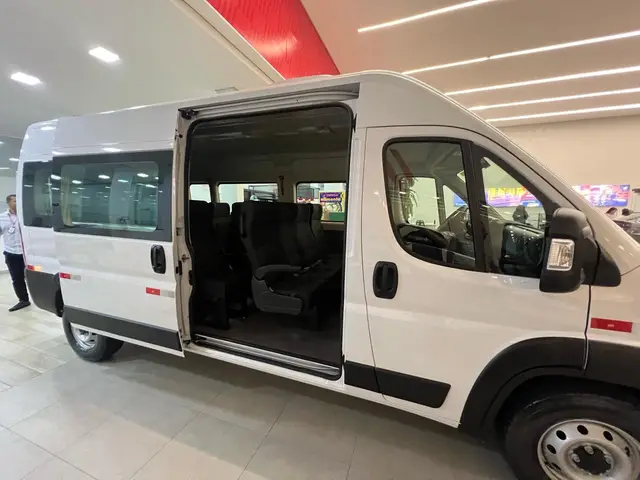Carro Fiat Ducato 2023 Minibus 2.2 Exec. 17L Diesel (E6)