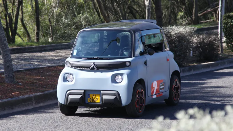 Stellantis terá microcarro proibido nas ruas e mais nove lançamentos em 2024