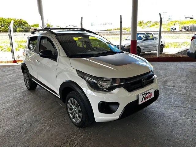 Carro Fiat Mobi 2023 Trekking 1.0 (Flex)