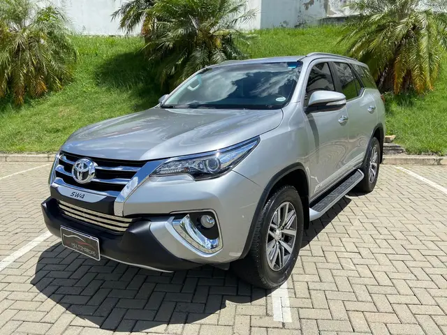 Carro Toyota SW4 2016 2.8 TDI SRX 7L 4x4 (Aut)