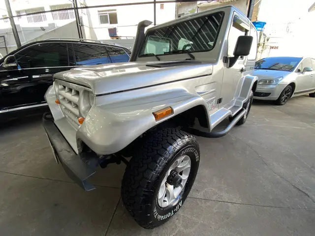 Carro Troller T4 2005 4x4 2.8 Turbo (teto rígido)