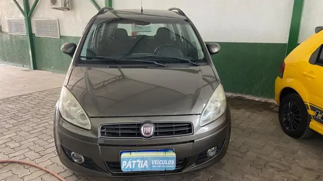 Carro Fiat Idea 2013 Attractive 1.4 8V (Flex)