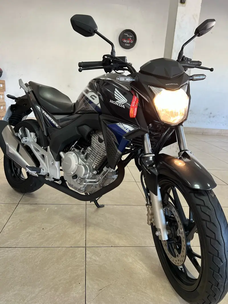 Honda CB 250F Twister (CBS)