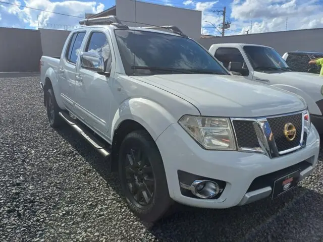 Carro Nissan Frontier 2014 2.5 TD CD 4x4 SL (Aut)