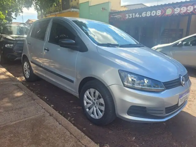 Carro Volkswagen Fox 2015 Trendline 1.0 TEC (Flex)