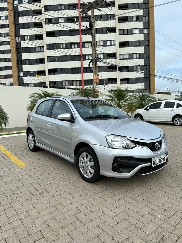 Carro Toyota Etios 2018 XS 1.5 (Flex)