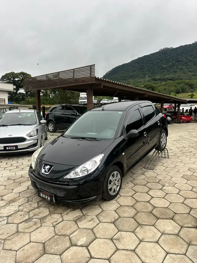 Carro Peugeot 207 2013 Hatch XR 1.4 8V (flex) 4p