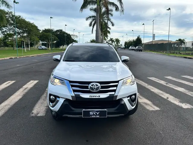 Carro Toyota SW4 2017 2.7 SR 4x2 (Flex)
