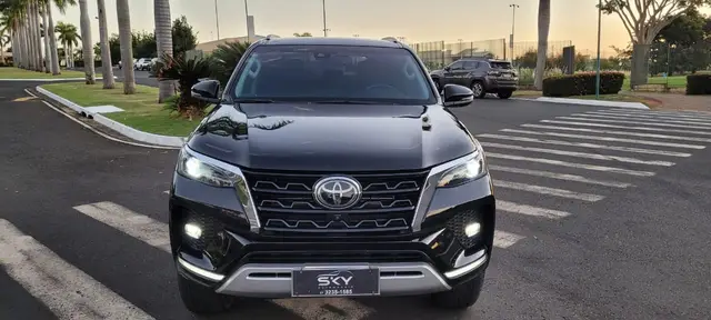 Carro Toyota SW4 2022 SRX 2.8 turbodiesel 7L 4x4 (Aut)