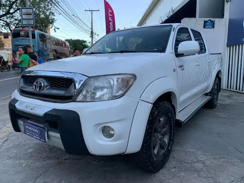 Toyota Hilux STD 4x4 2.5 (cab. dupla)