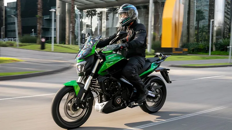 Bajaj faz mudança em motor da Dominar 400 para atender emissões