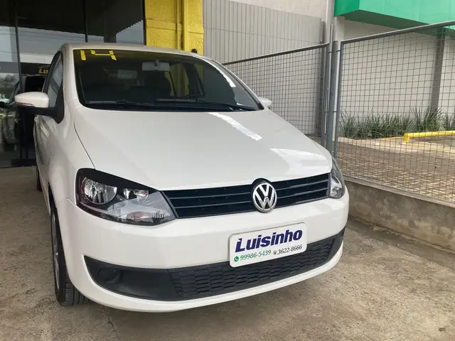 Carro Volkswagen Fox 2014 1.0 TEC (Flex) 4p