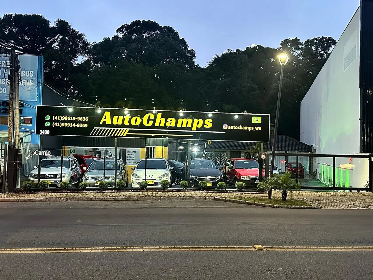 Fachada da loja Veículos à venda em AUTOCHAMPS VEICULOS - Curitiba - PR | Mobiauto