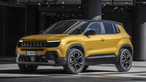 Em vias de chegar ao Brasil, o Jeep Avenger promete trazer uma arquitetura nova e eficiente 