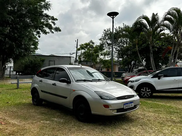 Carro Ford Focus Hatch 2002 1.8 16V