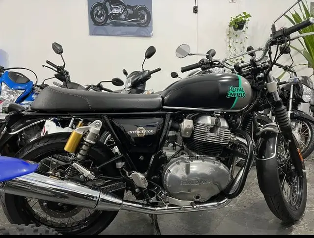 Carro Royal Enfield Interceptor 2023 648 cc