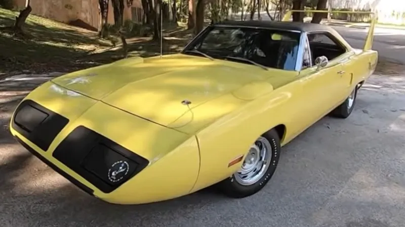 Plymouth Superbird é lenda das pistas e um dos carros mais raros do mundo