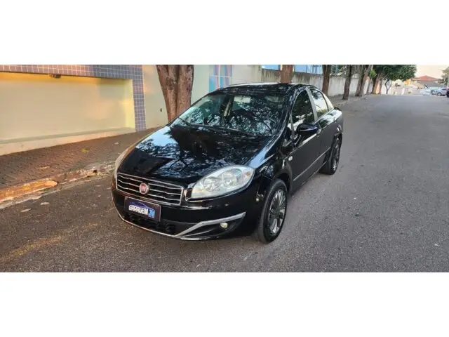 Carro Fiat Linea 2015 Essence 1.8 16V (Flex)