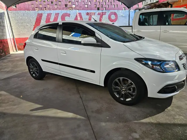 Carro Chevrolet Onix 2014 HATCH LTZ 1.4 8V FlexPower 5p Mec.
