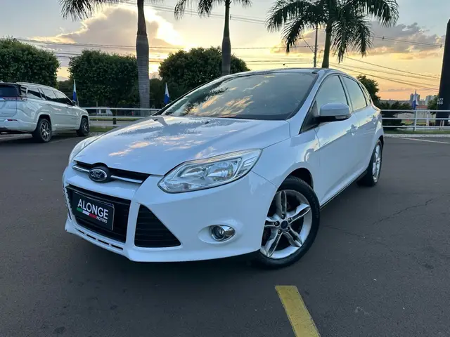 Carro Ford Focus Hatch 2015 SE Plus 2.0 16V PowerShift