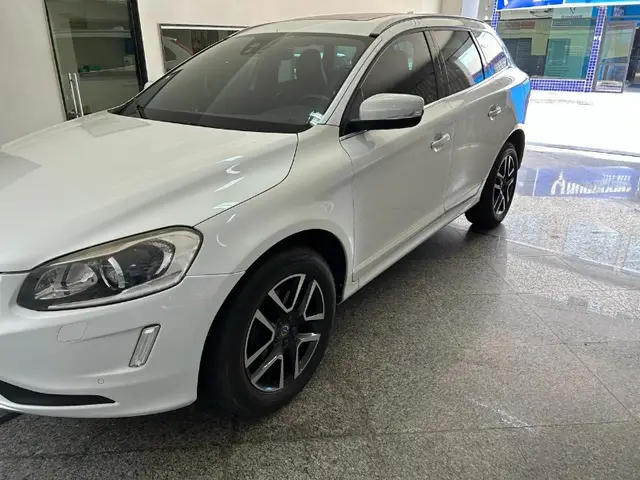 Carro Volvo XC60 2017 2.4 D5 Momentum 4WD
